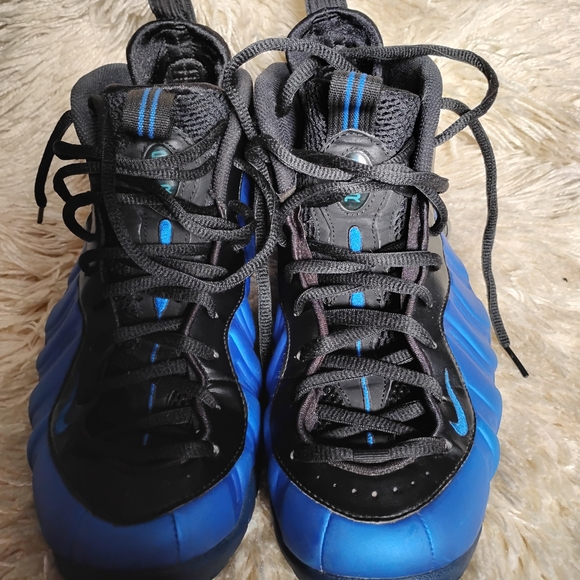Men's Nike  Black and Blue Sneakers - Picture 8 of 10